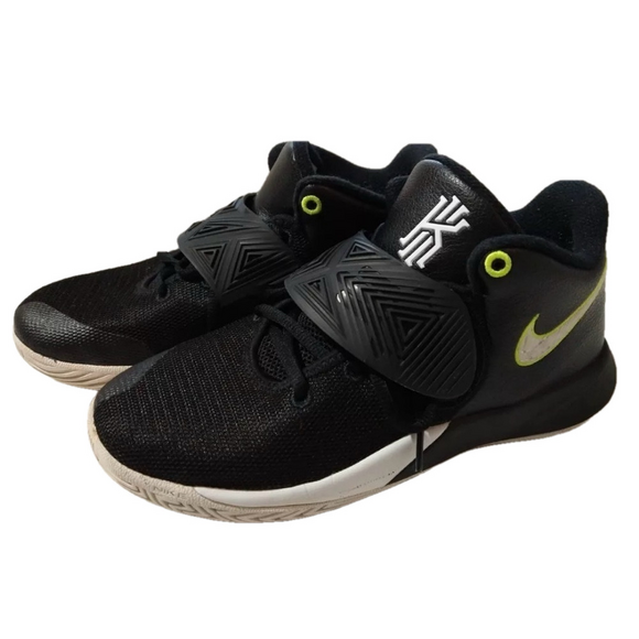 Nike Kyrie FlyTrap Sneakers Basketball Running Shoes Black Lace Up Youth Boy 7Y - Picture 1 of 8